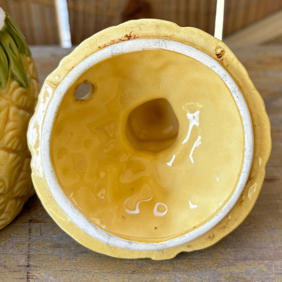 Vintage Orchids of Hawaii R-15 Yellow & Green Hand Painted Ceramic Pineapple Mug - Picture 7 of 9